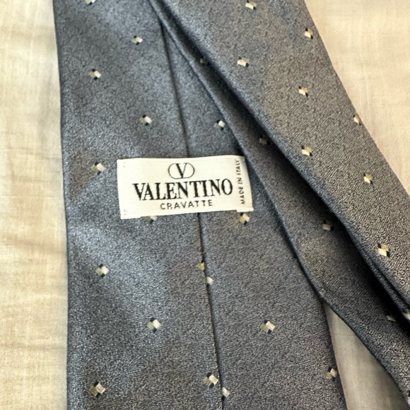 Valentino Garavani Logo Silk Neck Tie - Picture 3 of 4